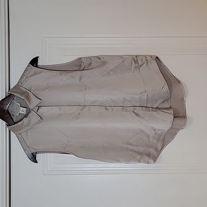 Women's sleeveless button down satin collared shirt